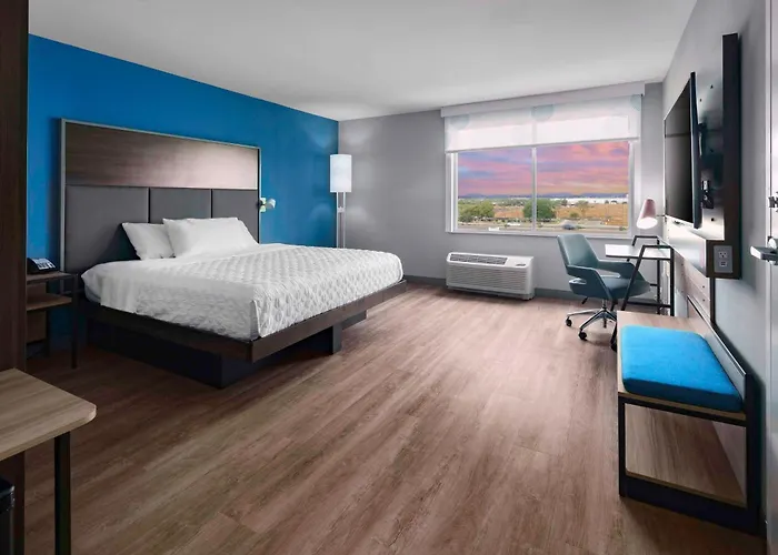 Tru By Hilton Phoenix West, Az Hotel